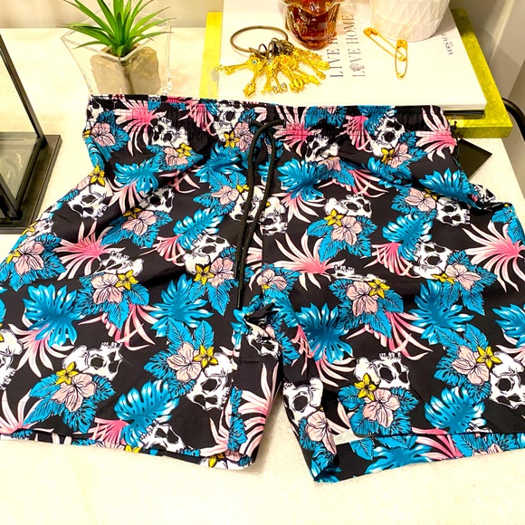 Mens skull swim shorts - Picture 1 of 3